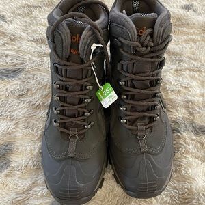 Mens/ women Columbia hiking boots NWT